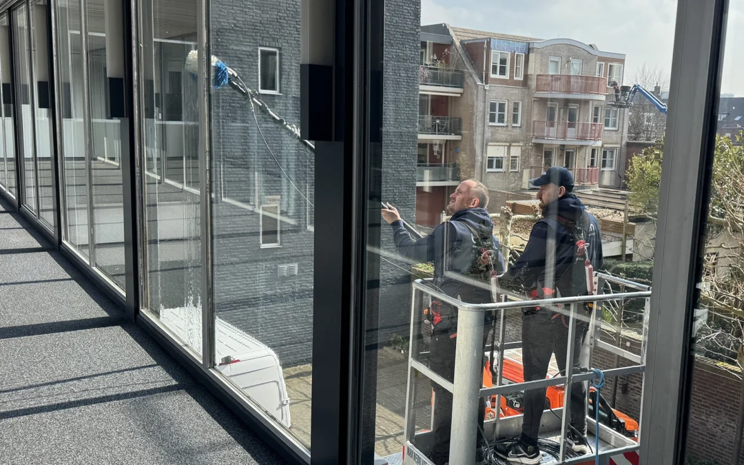 Allround medewerker specialistische schoonmaak, Ramenwassen & Tuinonderhoud (Venlo, Roermond) (38 uur)